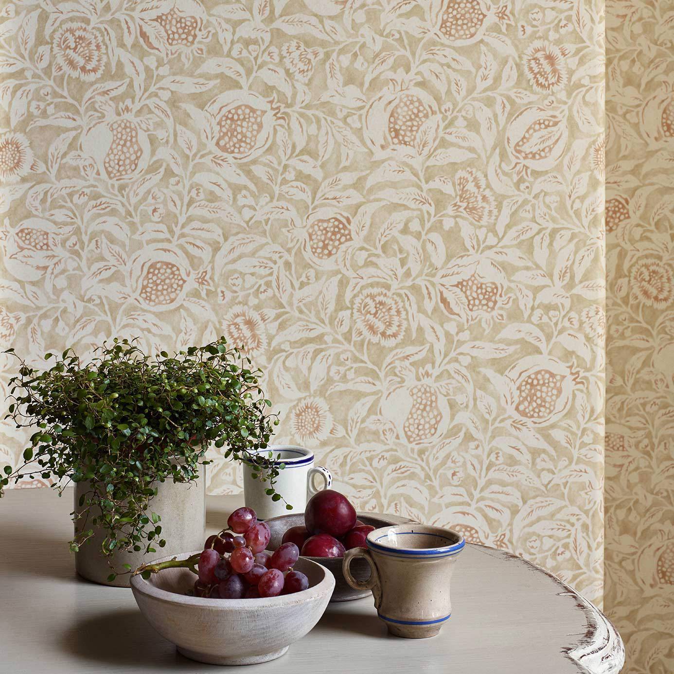 Annandale by Sanderson - Ivory / Stone - Wallpaper : Wallpaper Direct |  Beton look, Teppichboden, Tapetenmuster