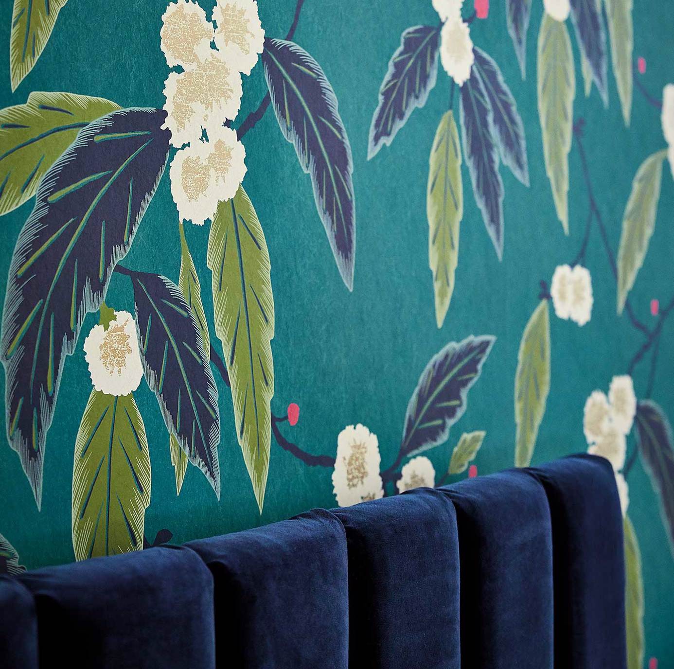 Coppice Oyster / Ebony / Gilver Wallpaper by HAR