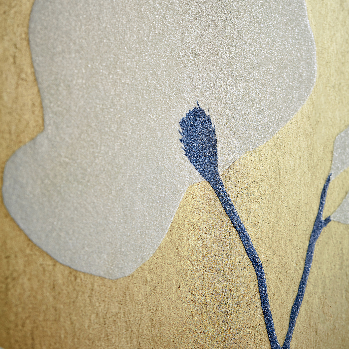 Kienze Shimmer Gilver/Chalk Wallpaper by HAR