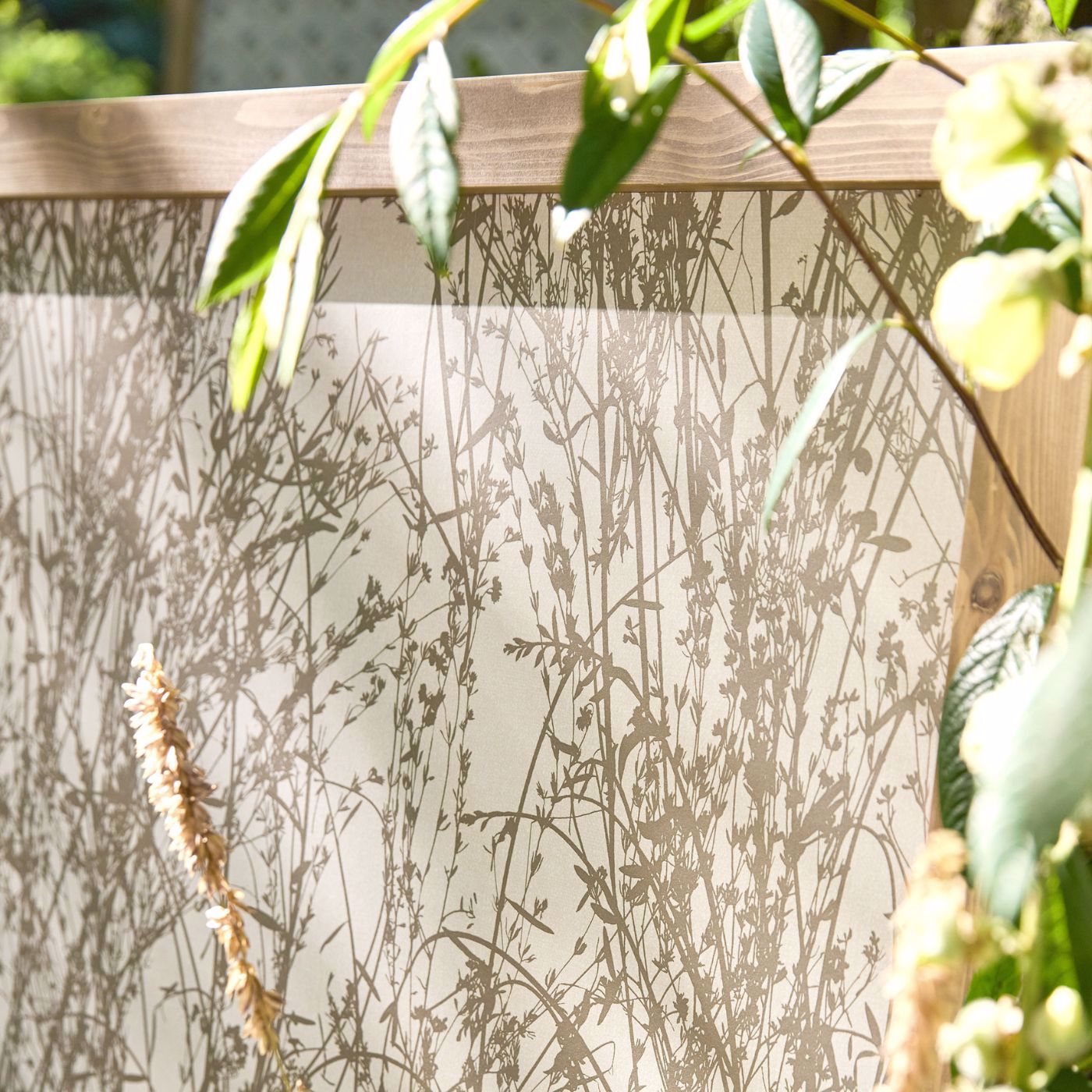 Meadow Canvas Gilver/Linen Wallpaper by SAN