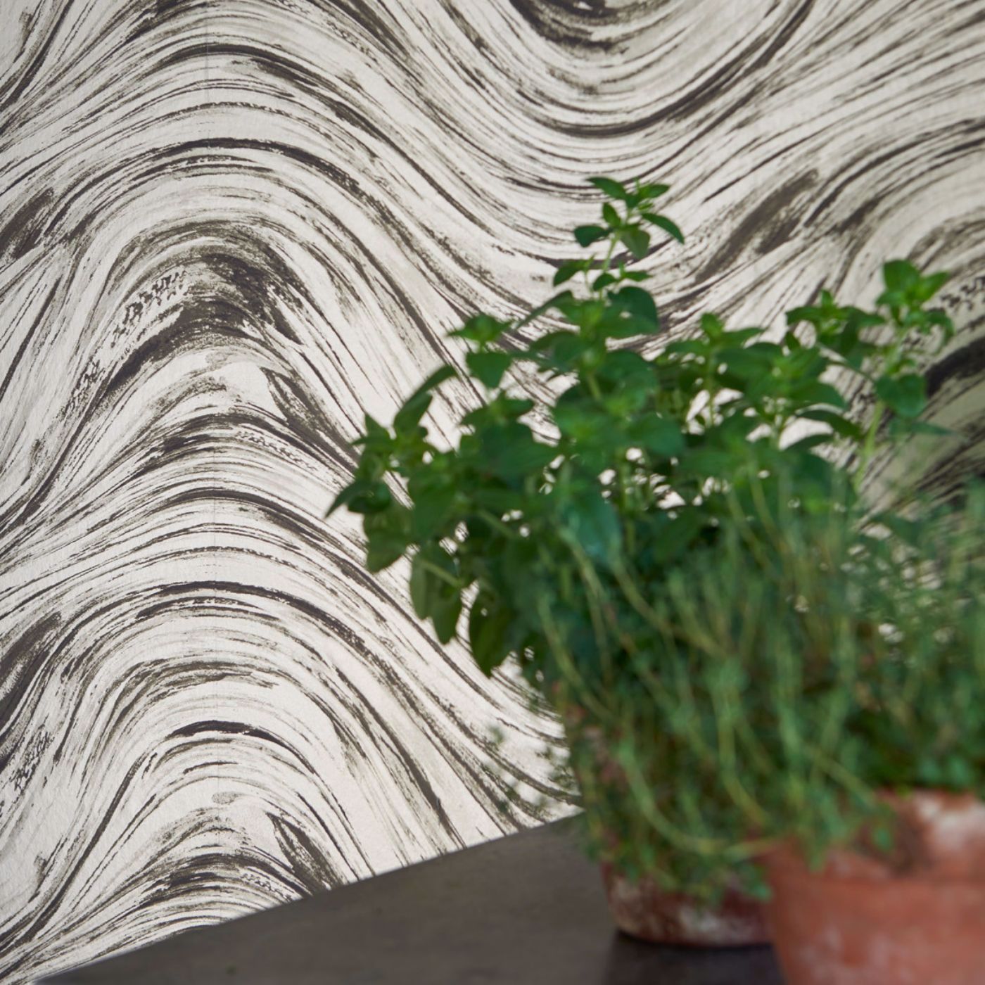 Agata Charcoal/Gold Wallpaper by CNC