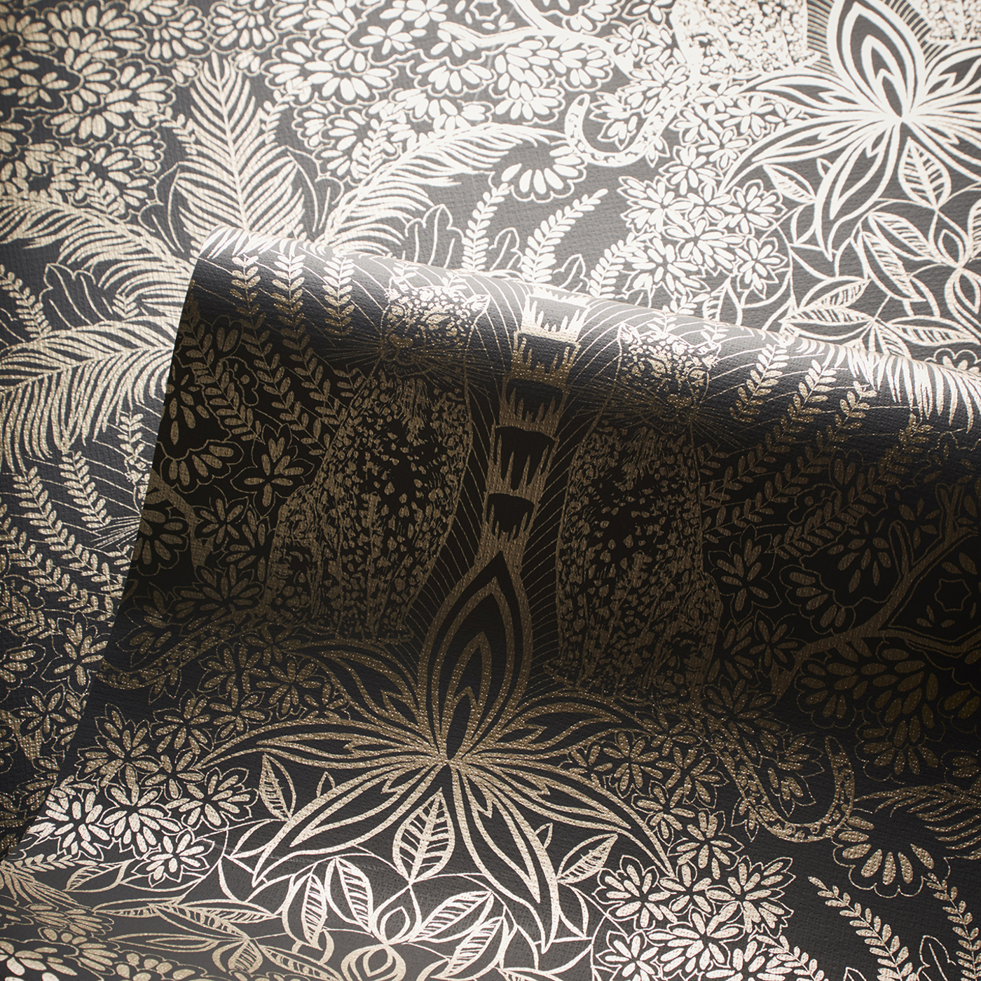 Leopardo Antique/Noir Wallpaper by CNC