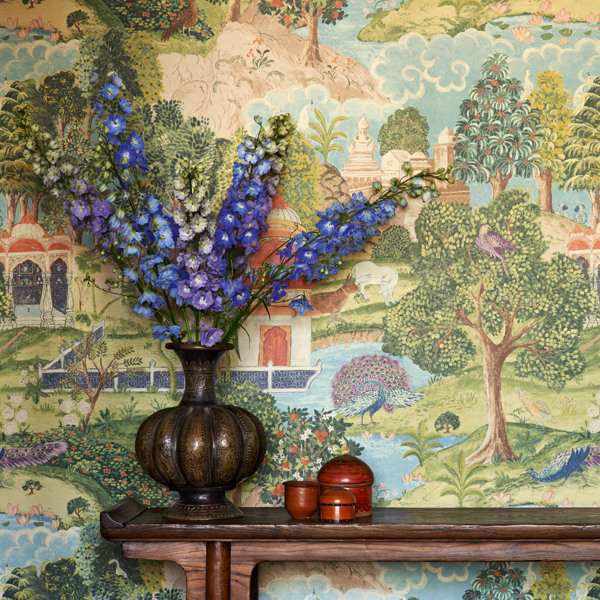 Peacock Garden Linen/Silver Wallpaper by Zoffany