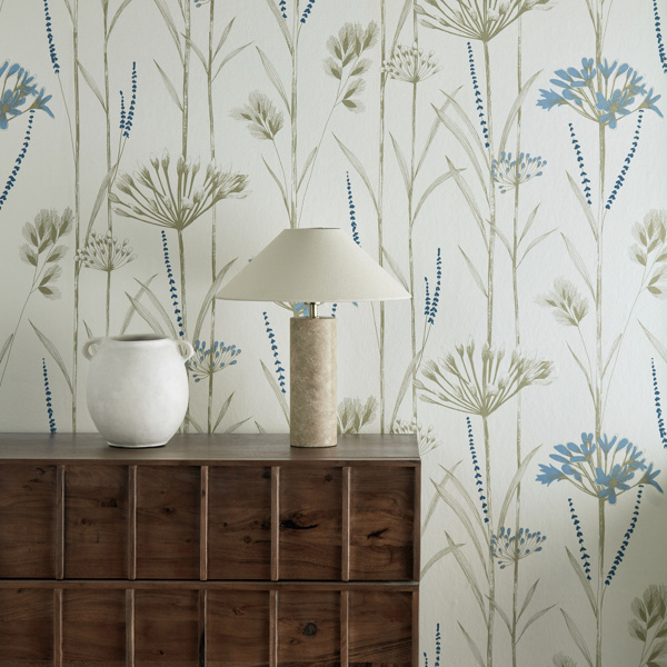 Gardinium Chalk/Wedgwood/Gold Wallpaper by Harlequin