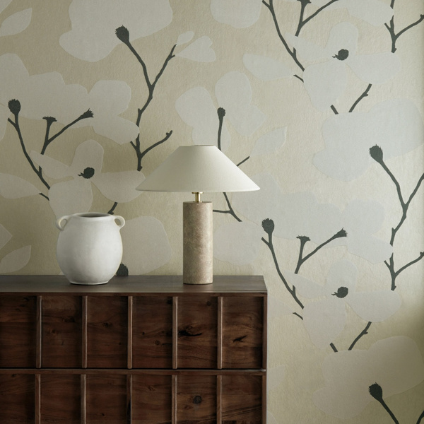 Kienze Shimmer Wide Width Gilver/Chalk Wallpaper by Harlequin