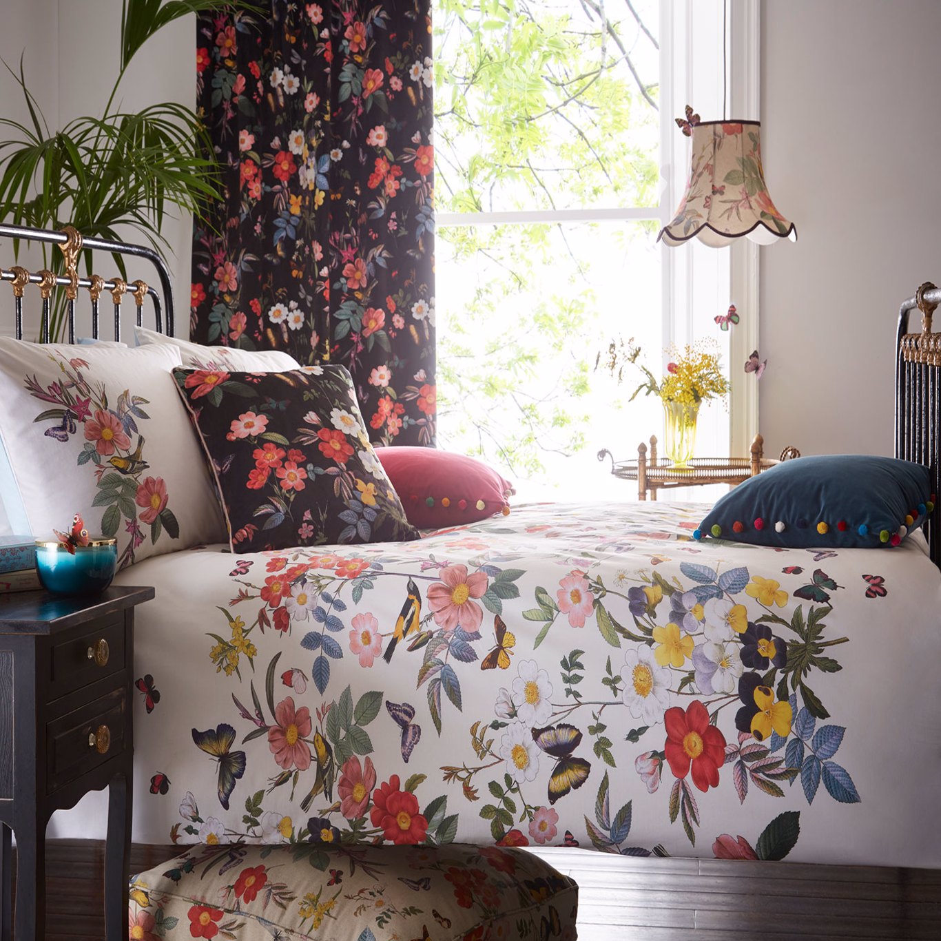 AVA DUVET SET MULTI Bedding by CNC